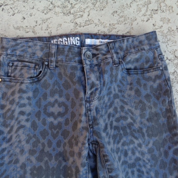 DKNY Size 4 Animal Print Jeans - Picture 3 of 8